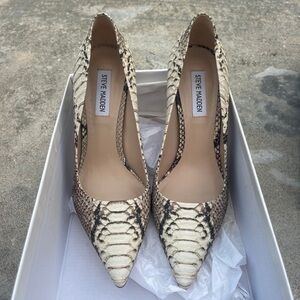 steve madden snake print heel